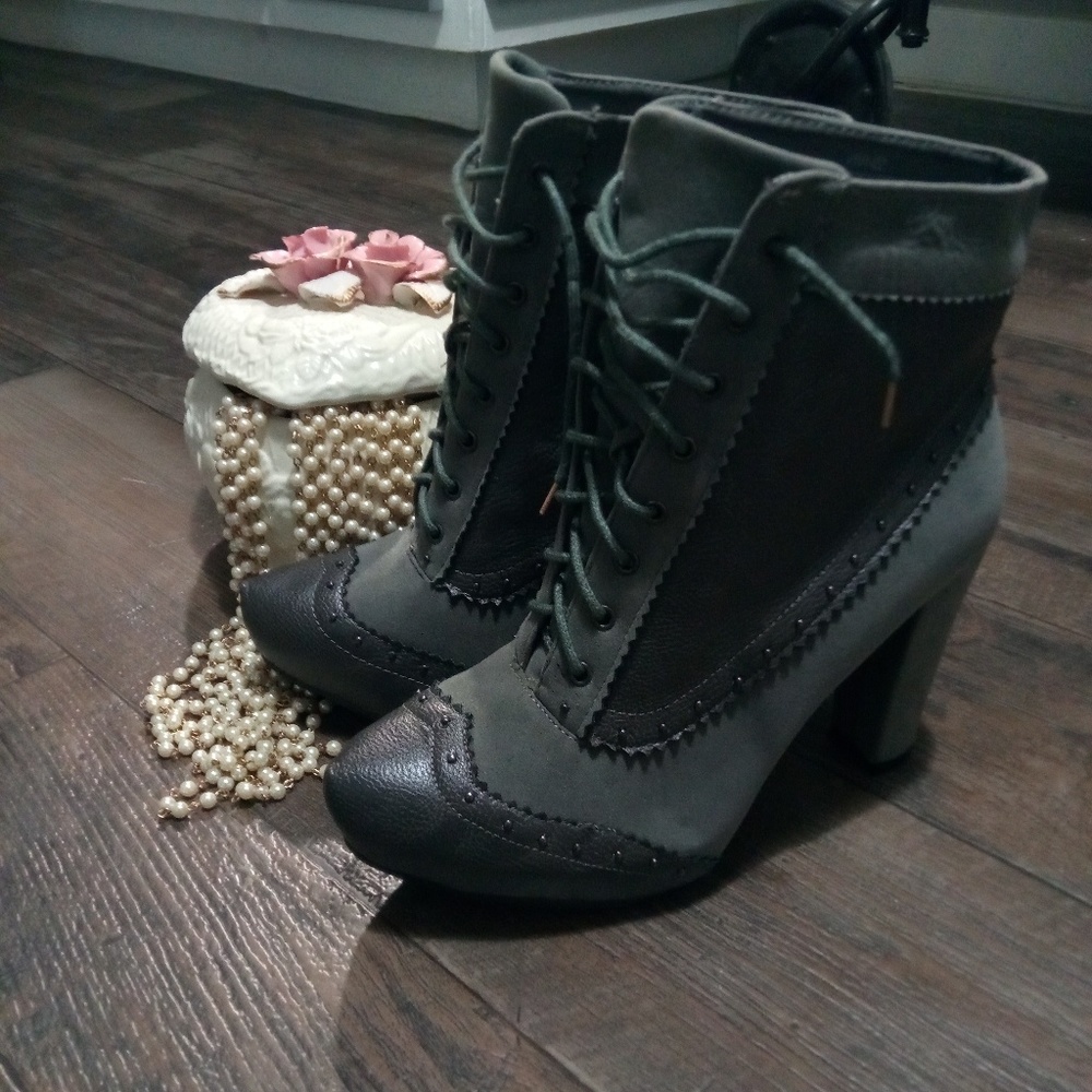 Gorgeous Grey Victorian Granny Bootie